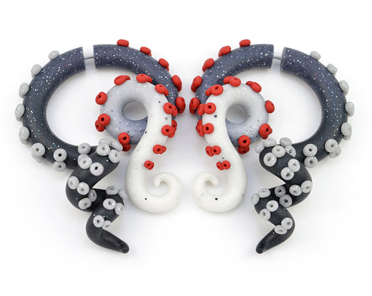 Handmade tentacle earrings the call of cthulhu octopus earrings ear gauges by Tania Chernova.