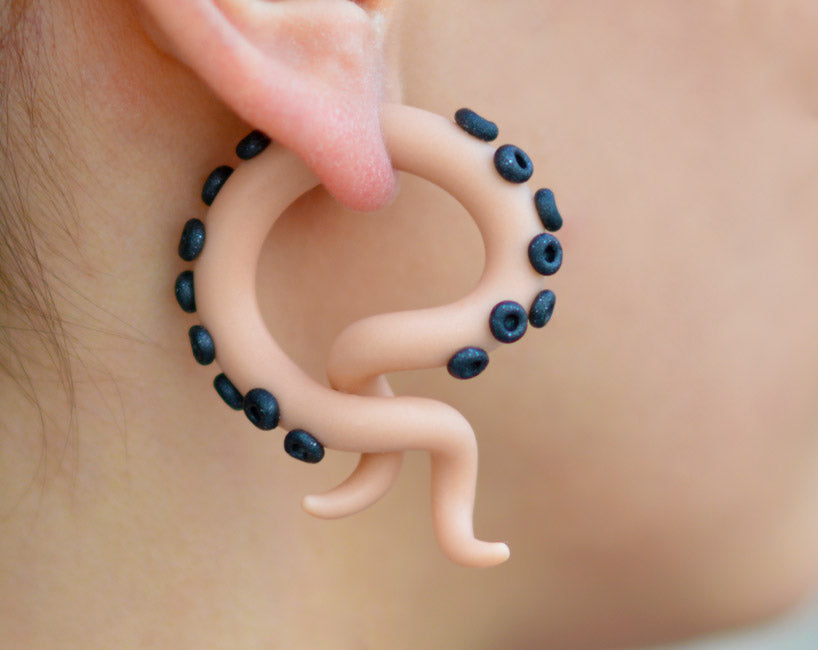 Beige Oktopus-Tentakel-Ohrringe – Fake-Tentakel-Messgeräte oder Oktopus-Ohrstecker, Fake-Plugs