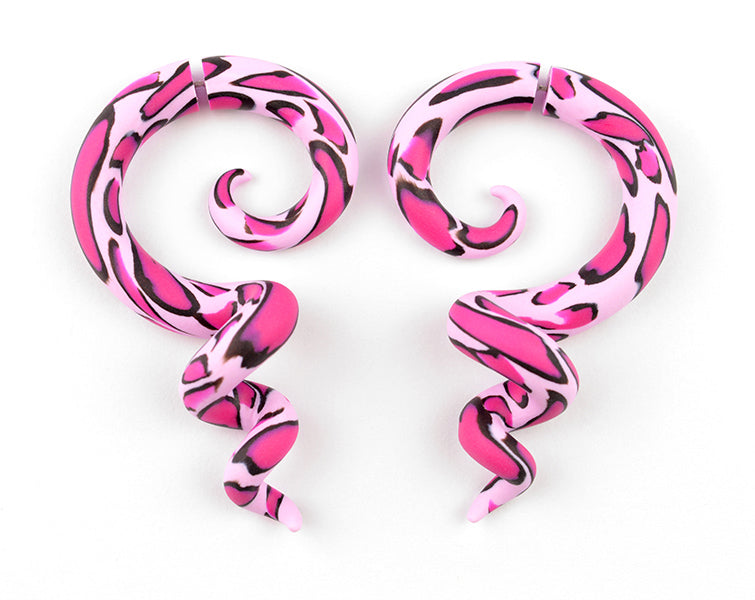 Geparden-Druck, rosa Leoparden-Druck, Tentakel-Ohrringe, rosa Tier-Druck