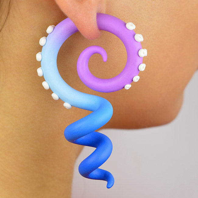 Lavendel Hellblau und Blau Ombre Tentakel Messgeräte Oktopus Ohrringe