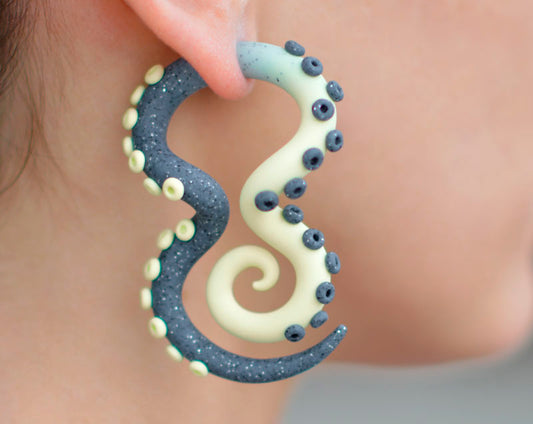 Handmade earrings with vanilla and granite ombre.