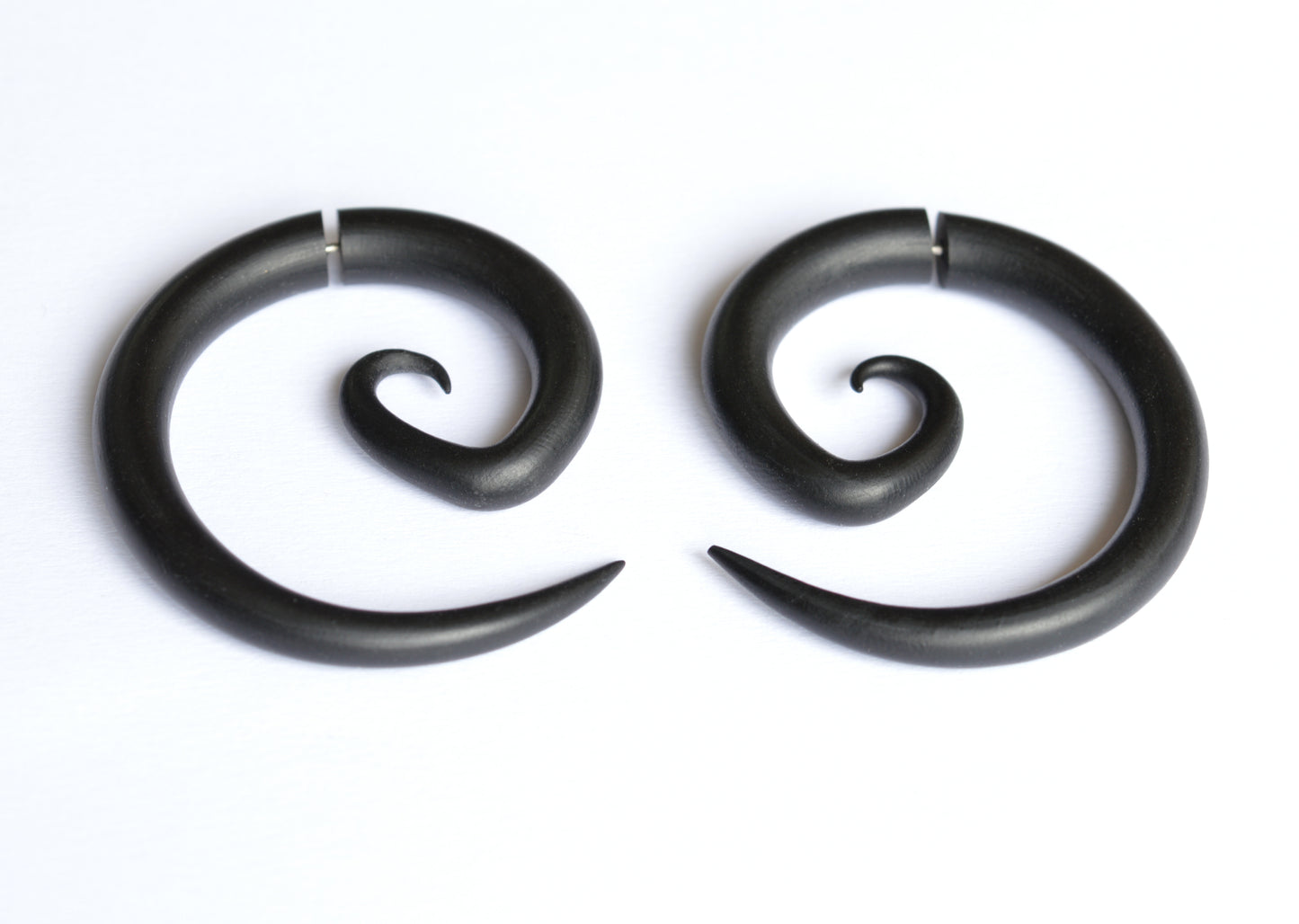Spiral Fake Gauge Ohrringe, echte Spiralmessgeräte, schwarze Spiralstecker, Ohrdehner, Ohrkegel