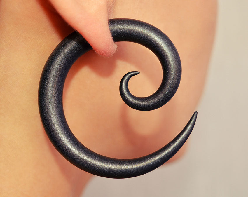 Spiral gauges in shimmery black