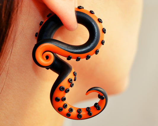 I made these creepy cute halloween earrings in black and orange colors. My halloween earrings look like octopus tentacles and suitable for men and for women. This unique handmade halloween jewelry will look cool with halloween costumes, halloween nails, halloween makeup. Halloween gauges and halloween studs.