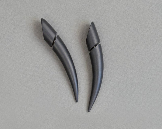 I made these claw earrings in black. I can make these tribal tusk earrings in both claw stud earrings (fake gauges / fake plugs) and true ear gauges / ear plugs (for stretched / gauged earlobes). Unique faux gauges by Tania Chernova. Fakers and 2 gauge 0 gauge 00 gauge double 0 gauge and other sizes. Talon earrings.