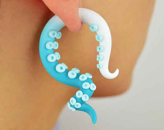 I made these fake gauge earrings with white and turquoise ombre and mint dots.