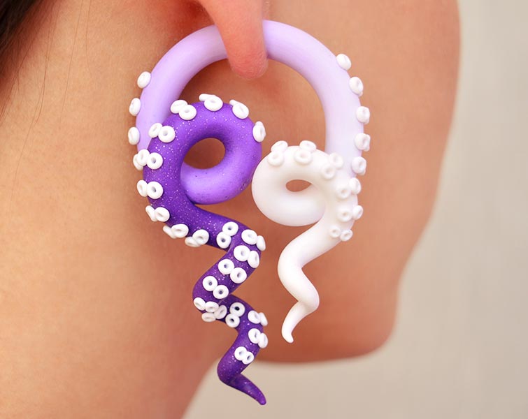 I made these octopus tentacle earrings only as fake gauge earrings / fake plugs / fake tapers / faux gauges / faux plugs. I have used glitter purple light purple and white to get a beautiful ombre.