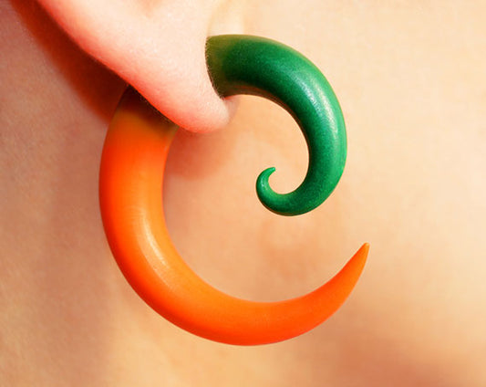 I made these halloween spiral hoop earrings for halloween costumes with green and orange pumpkin colors. I make these spiral earrings as spiral gauges (ear gauges for stretched earlobes) and as fake gauges (earrings that look like gauges).