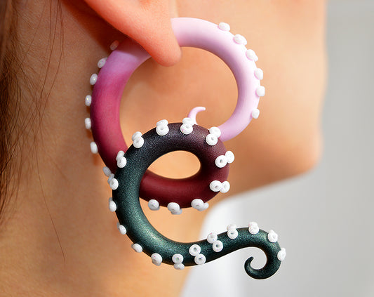 I decided to create tentacle earrings with color transition from light pink to burgundy and shimmer black because I like this color combination. Light pink to burgundy ombre earrings by Tania Chernova. Fake gauge earrings (stud earrings) and ear plugs / ear gauges (earrings for gauged earlobes).