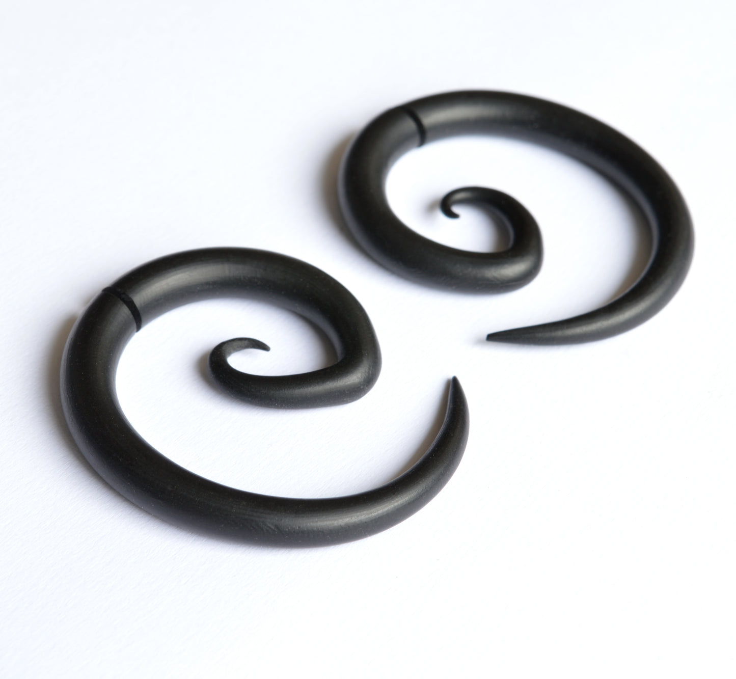 Spiral Fake Gauge Ohrringe, echte Spiralmessgeräte, schwarze Spiralstecker, Ohrdehner, Ohrkegel